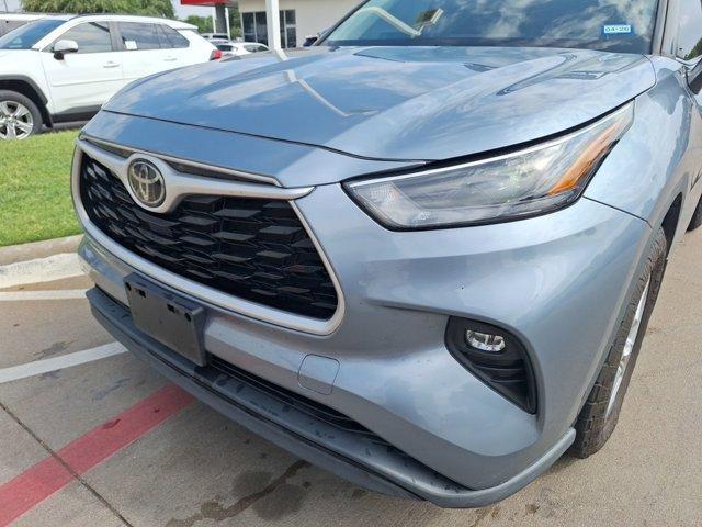 used 2022 Toyota Highlander car, priced at $31,498