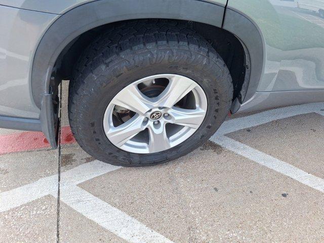 used 2022 Toyota Highlander car, priced at $31,498