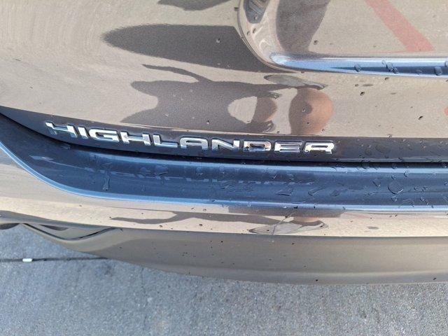 used 2023 Toyota Highlander car, priced at $32,698