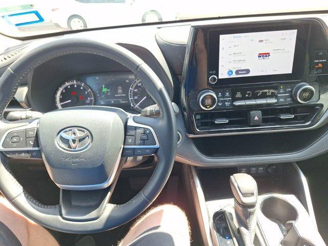 used 2023 Toyota Highlander car, priced at $32,698