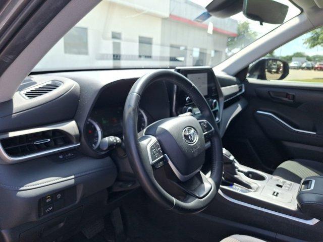 used 2023 Toyota Highlander car, priced at $32,698