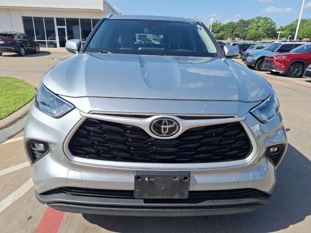 used 2022 Toyota Highlander car, priced at $35,274