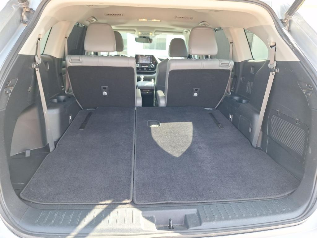 used 2022 Toyota Highlander car, priced at $35,274