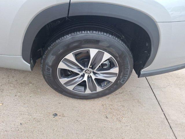 used 2022 Toyota Highlander car, priced at $30,613