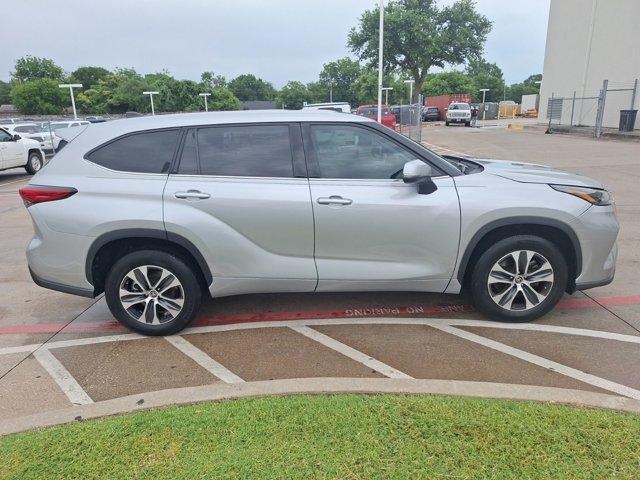 used 2022 Toyota Highlander car, priced at $30,613