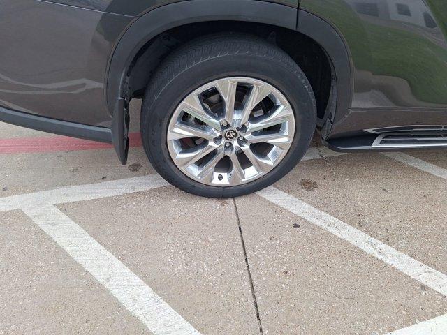used 2021 Toyota Highlander car, priced at $36,998