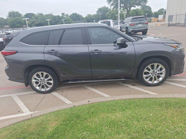 used 2021 Toyota Highlander car, priced at $36,998