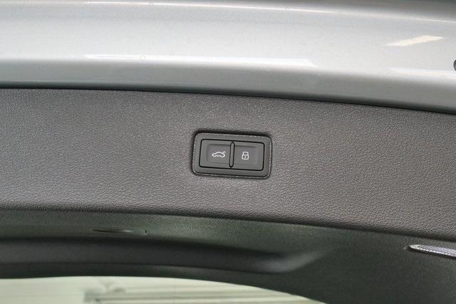 new 2025 Audi Q7 car, priced at $69,095