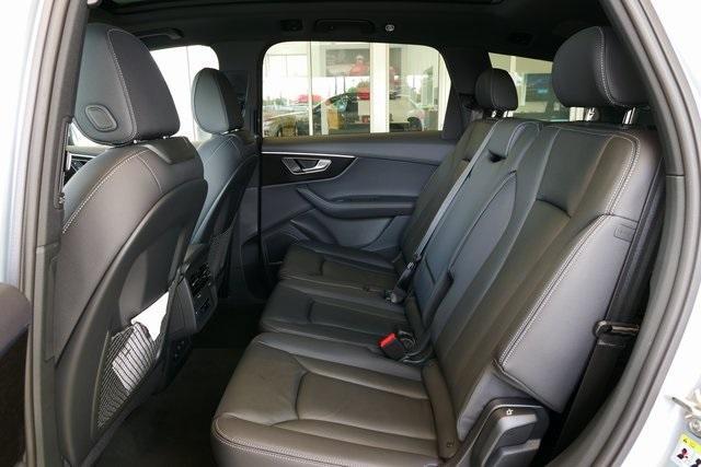 new 2025 Audi Q7 car, priced at $75,305