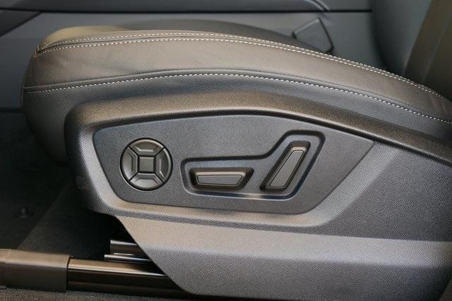 new 2025 Audi Q7 car, priced at $75,305