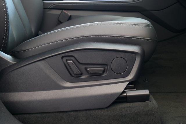 new 2025 Audi Q7 car, priced at $75,305