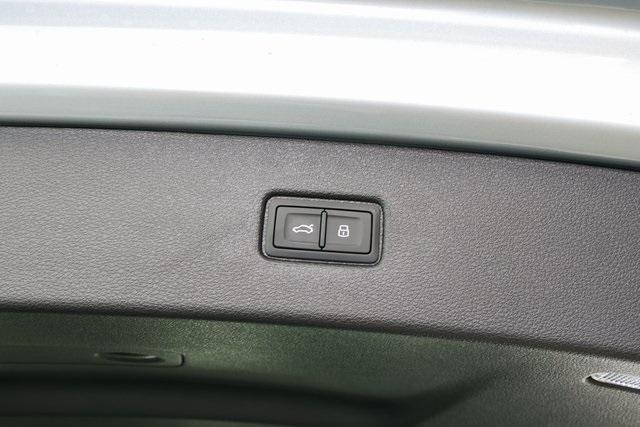 new 2025 Audi Q7 car, priced at $75,305