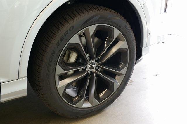 new 2025 Audi Q7 car, priced at $75,305