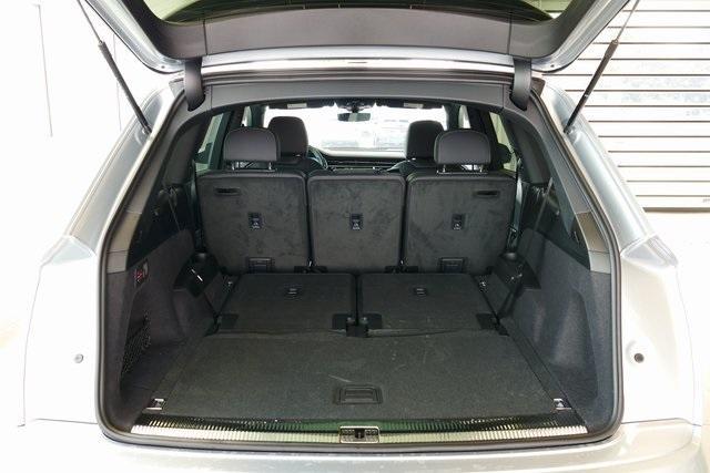new 2025 Audi Q7 car, priced at $75,305