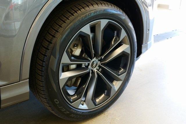 new 2025 Audi Q7 car, priced at $77,750