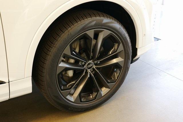 new 2025 Audi Q7 car, priced at $71,637