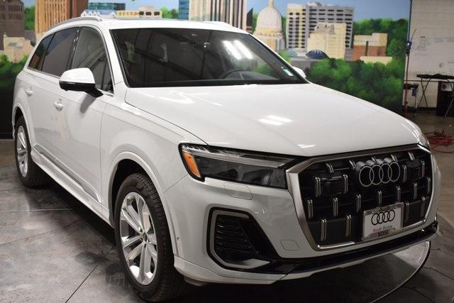 new 2025 Audi Q7 car, priced at $75,890