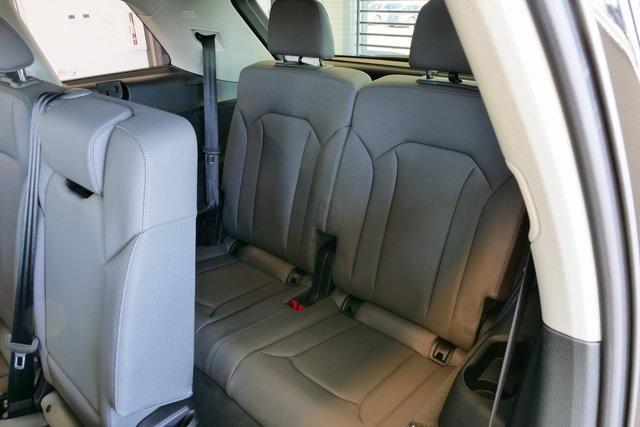 new 2025 Audi Q7 car, priced at $77,695