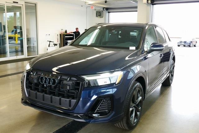 new 2025 Audi Q7 car, priced at $75,305