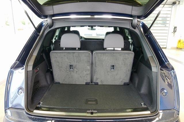 new 2025 Audi Q7 car, priced at $75,305