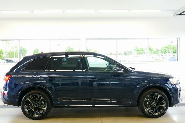 new 2025 Audi Q7 car, priced at $75,305