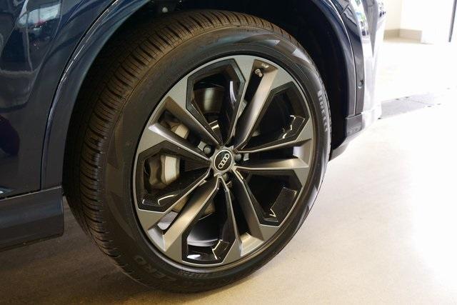 new 2025 Audi Q7 car, priced at $75,305