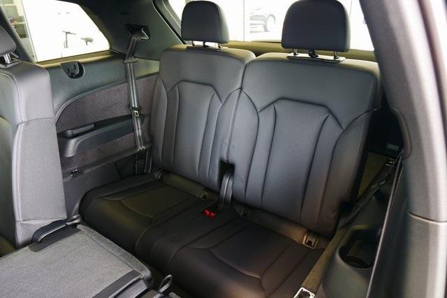 new 2025 Audi Q7 car, priced at $75,305