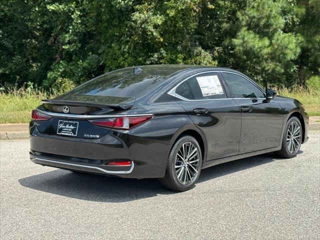 new 2025 Lexus ES 300h car, priced at $52,736