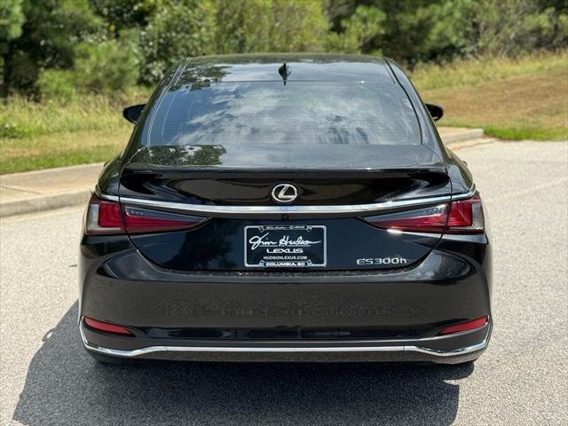 new 2025 Lexus ES 300h car, priced at $52,736