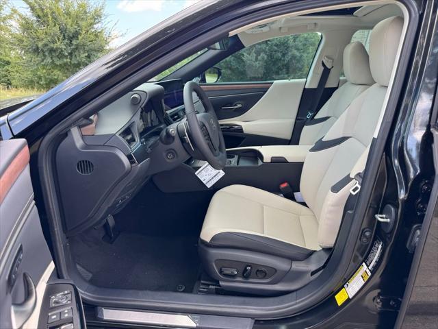 new 2025 Lexus ES 300h car, priced at $52,736