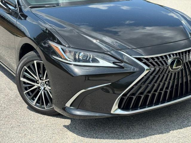 new 2025 Lexus ES 300h car, priced at $52,736