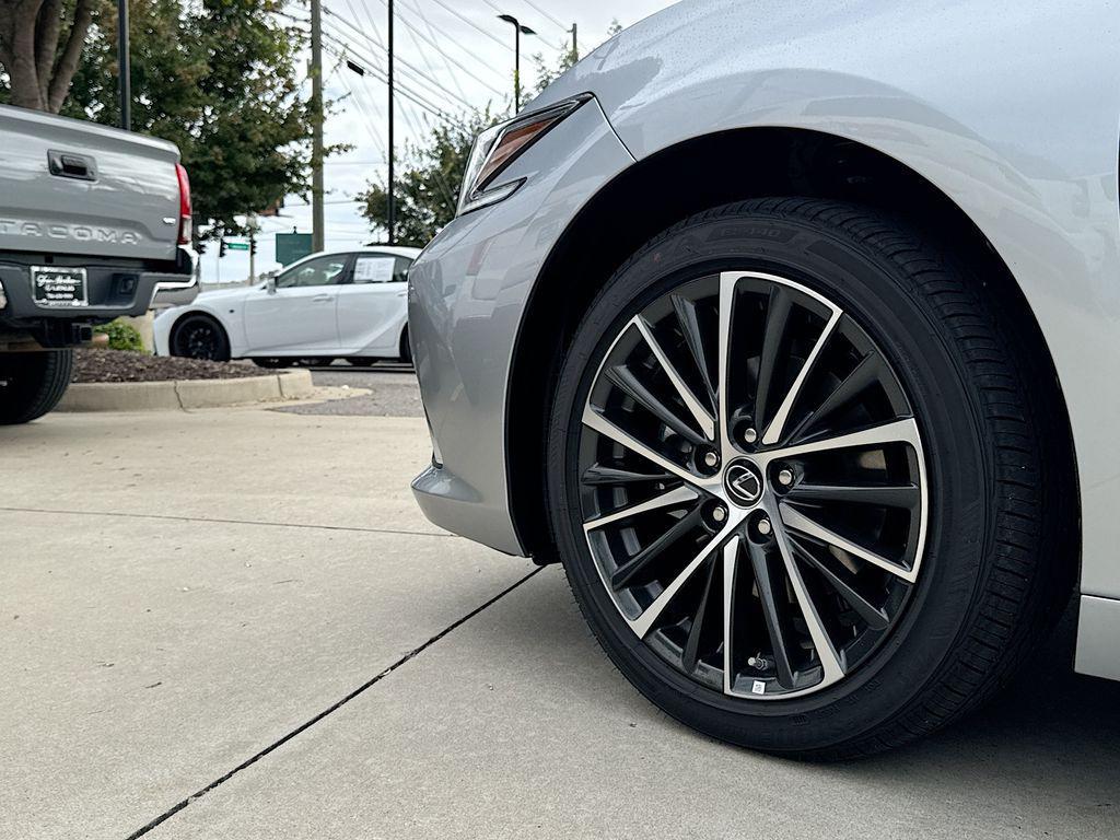 new 2025 Lexus ES 350 car, priced at $52,547