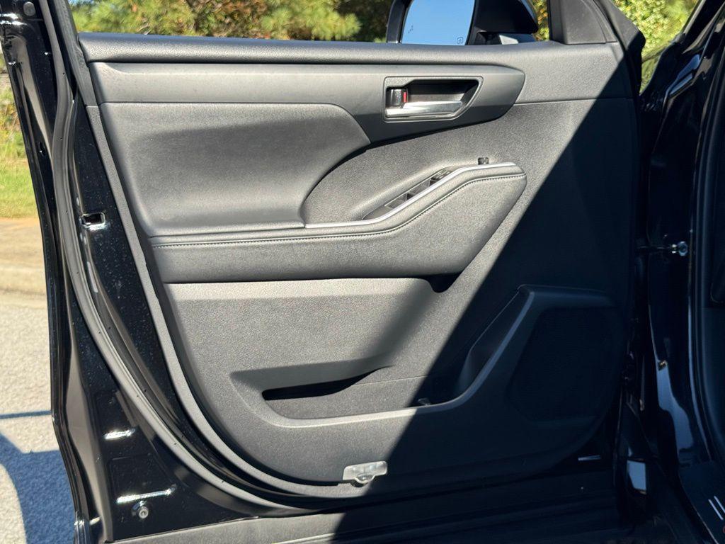 used 2024 Toyota Highlander car, priced at $42,963
