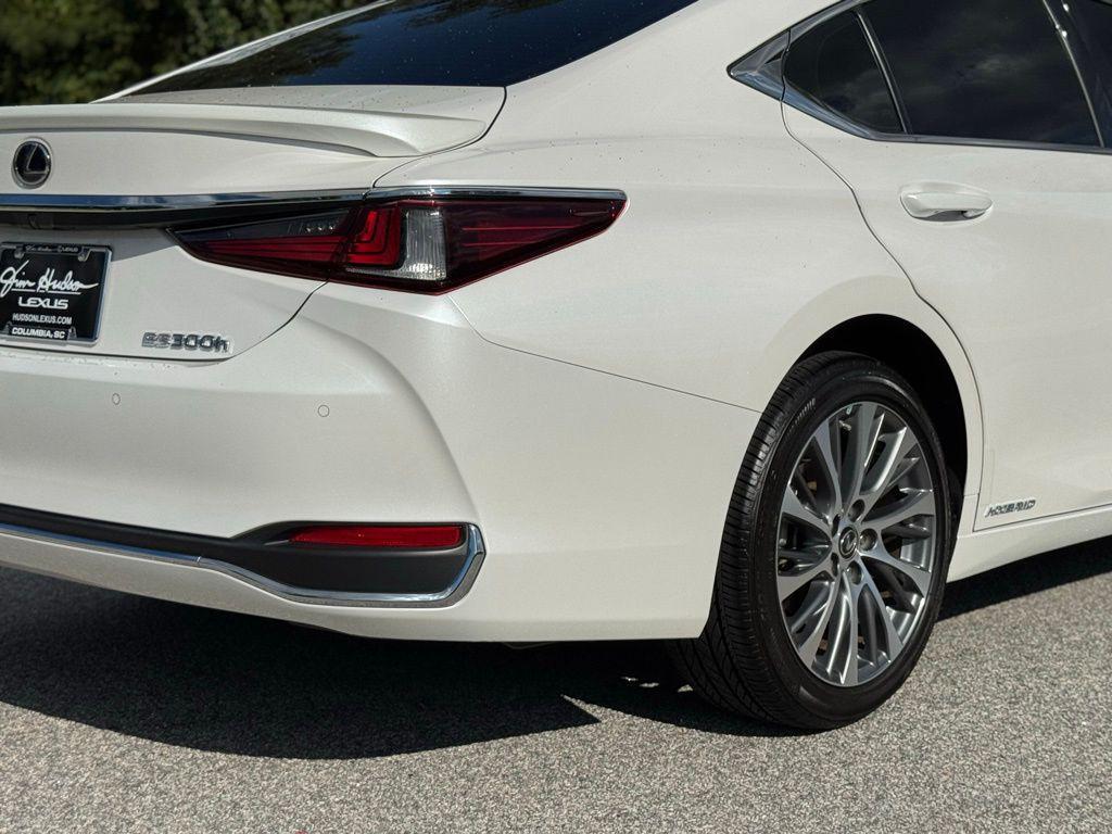 used 2020 Lexus ES 300h car, priced at $35,662