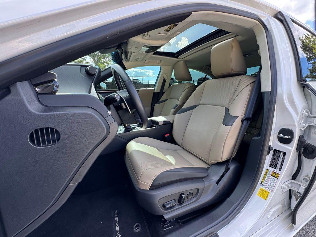 used 2020 Lexus ES 300h car, priced at $35,662
