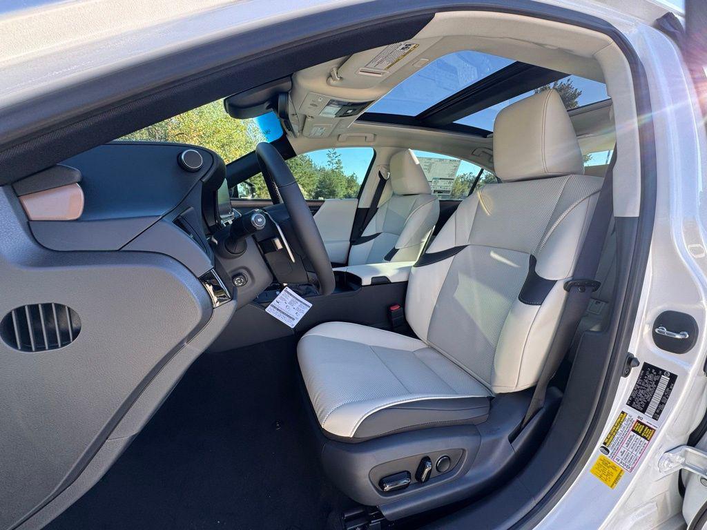 new 2025 Lexus ES 350 car, priced at $52,647