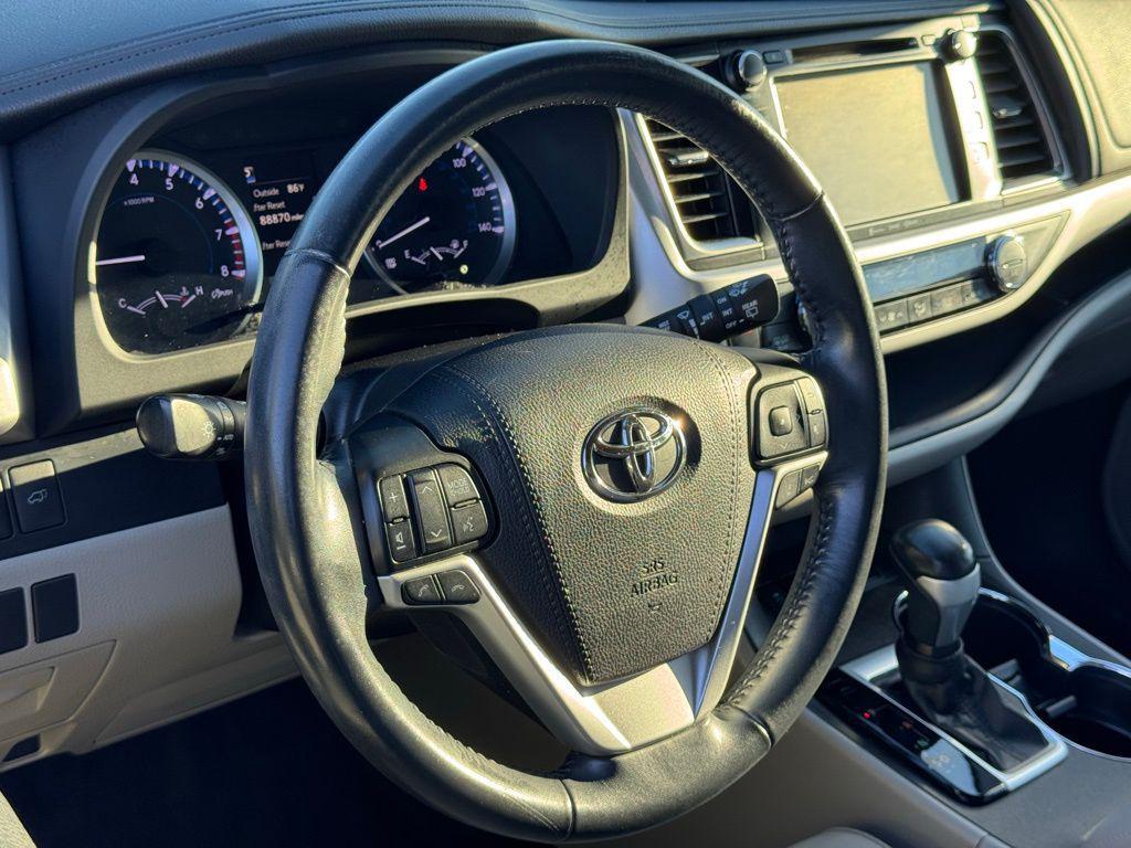 used 2018 Toyota Highlander car, priced at $21,963