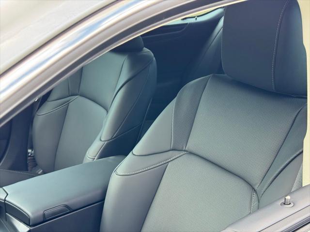 new 2025 Lexus ES 350 car, priced at $50,576