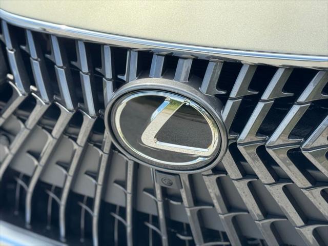 new 2025 Lexus ES 300h car, priced at $55,971