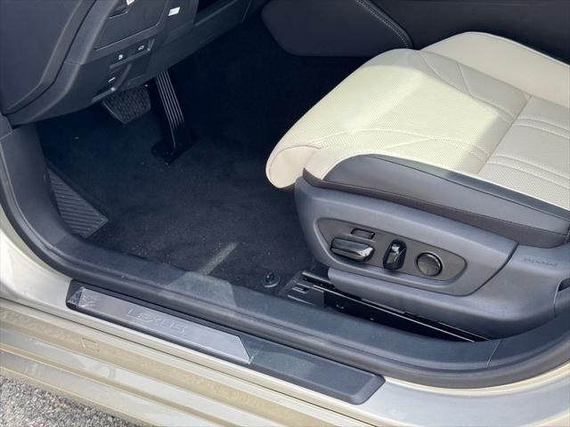 new 2025 Lexus ES 300h car, priced at $55,971