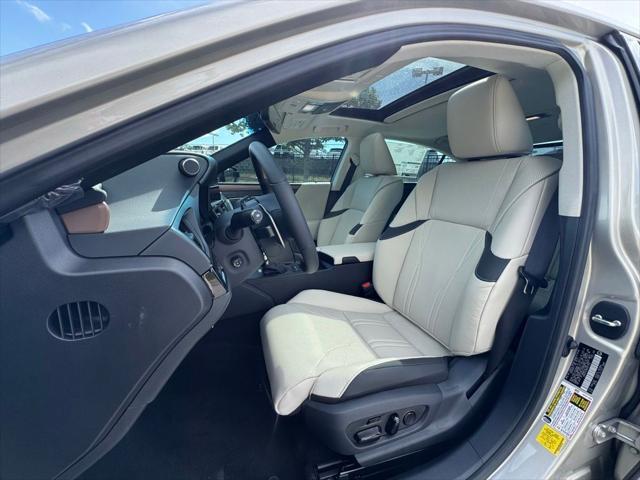 new 2025 Lexus ES 300h car, priced at $55,971