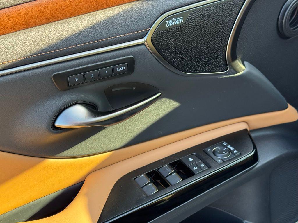 new 2025 Lexus ES 350 car, priced at $58,092