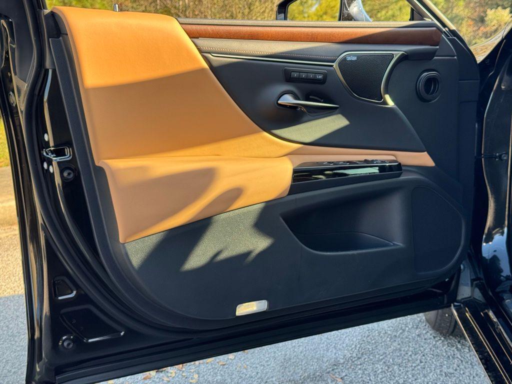 new 2025 Lexus ES 350 car, priced at $58,092