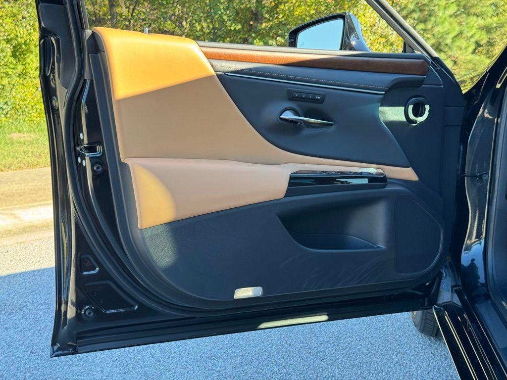used 2025 Lexus ES 300h car, priced at $46,963