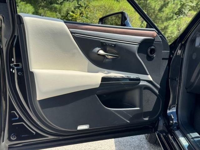 used 2025 Lexus ES 350 car, priced at $45,963