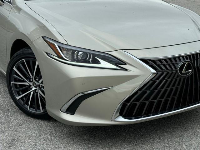 new 2025 Lexus ES 300h car, priced at $52,976