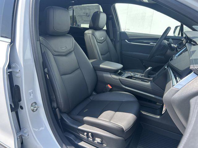 new 2025 Cadillac XT5 car, priced at $54,039