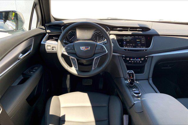 new 2025 Cadillac XT5 car, priced at $45,612