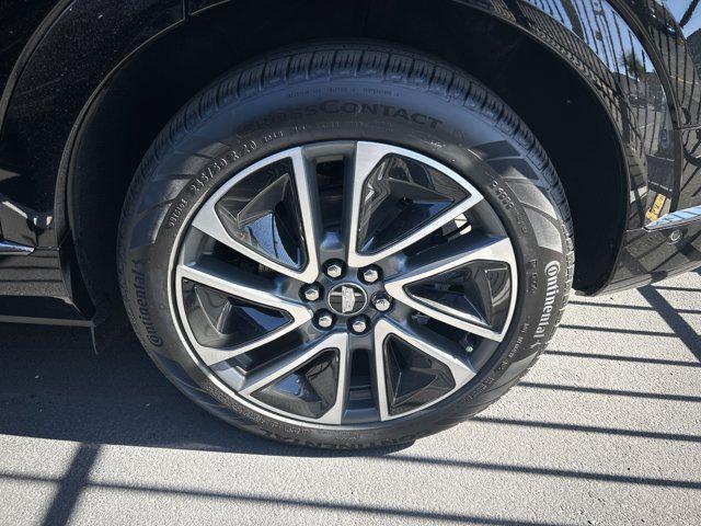 new 2025 Cadillac OPTIQ car, priced at $55,385