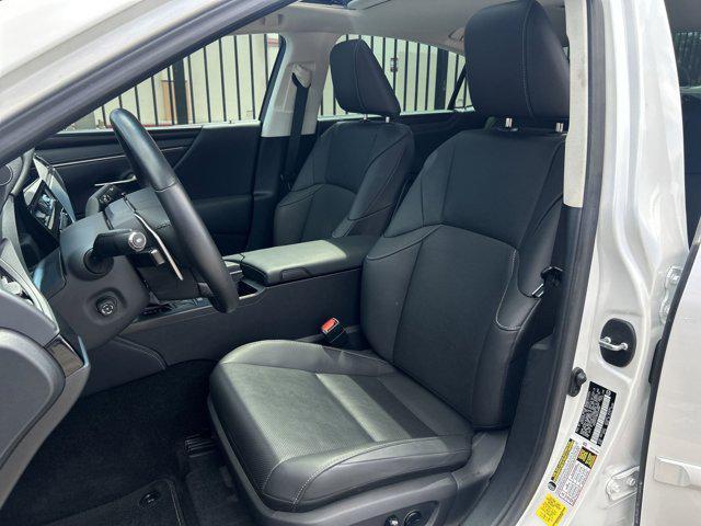 used 2022 Lexus ES 300h car, priced at $33,797